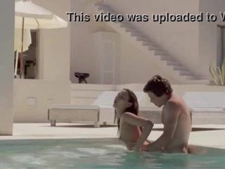 Super sensitive sex in the swimmingpool