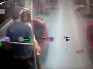 Vídeo flagra casal fazendo sexo em trem em sp (realmente sem tarja) videolog calangopreto2